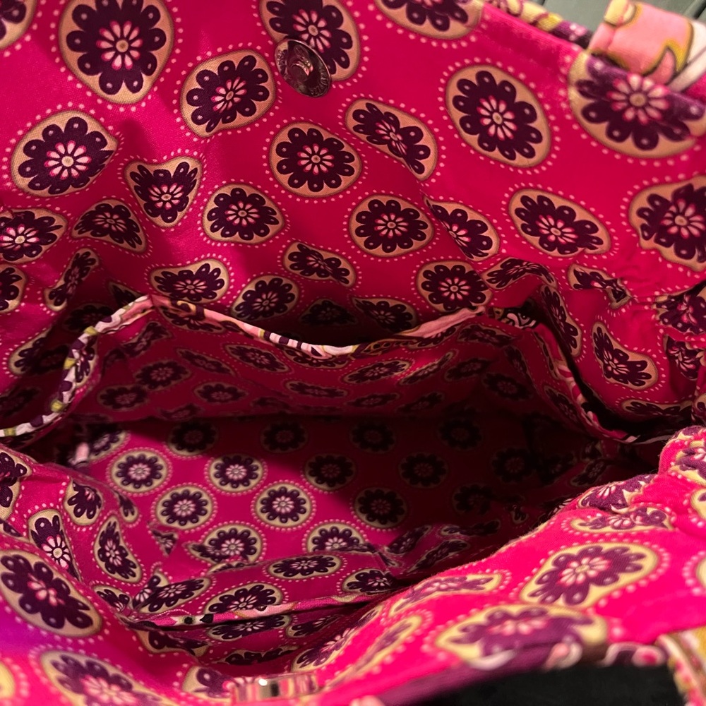 Vera Bradley [RETIRED] Very Berry Paisley On The Go Cinched Shoulder Bag - Picture 10 of 11